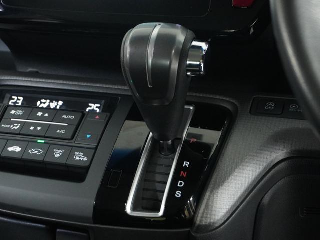 ステップワゴンスパーダ スパーダホンダセンシング ナビ 両側電動扉 バックカメラ ETC 三列シート サイドバイザー わくわくゲート 後席シェード 革巻ステアリング 運転席ハイトアジャスターシート デジパネ インテリア内装ブラック パドルシフト(64枚目)