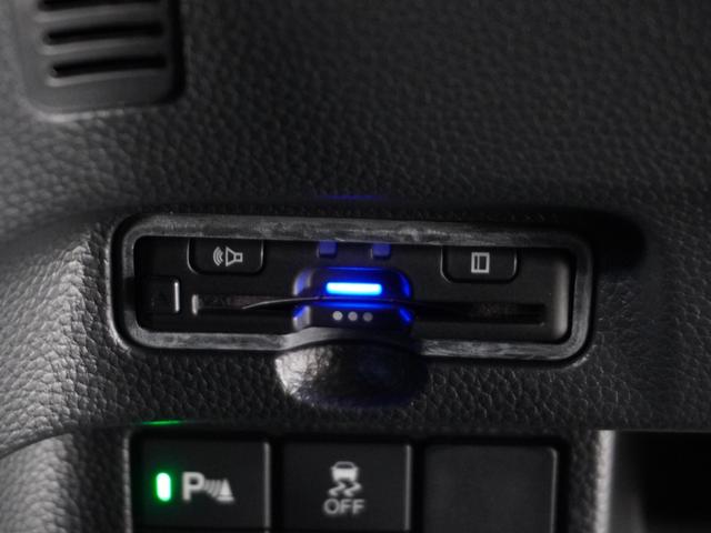 Ｎ－ＢＯＸカスタム Ｌターボスタイル＋ブラック　１オ－ナ－　ナビ　Ｒカメ　ＥＴＣ　両電扉　ＢＴ　地デジ　シートヒーター　ブラックアルミホイール　運転席ハイトアジャスターシート　合皮シート　インテリア内装ブラック　シートバックテーブル　サイドバイザー（4枚目）