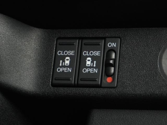 ステップワゴンスパーダ スパーダハイブリッドG・EXホンダセンシング 〇ナビ 後席モニタ 全周囲カメ ETC2.0 両電扉 BT 地デジ ドアバイザー わくわくゲート 三列シート 後席シェード シートヒーター 合皮コンビシート ウインカーミラー インテリア内装ブラック(6枚目)