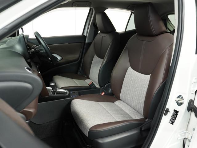 ヤリスクロス ハイブリッドＺ　ナビ　全周囲カメラ　ＢＴ接続　ＥＴＣ　クルコン　　ブラインドスポットモニター　液晶メーター　インテリア内装ブラウン　サイドバイザー　合皮コンビブラウンシート　ウインカーミラー　運転席パワーシート（9枚目）