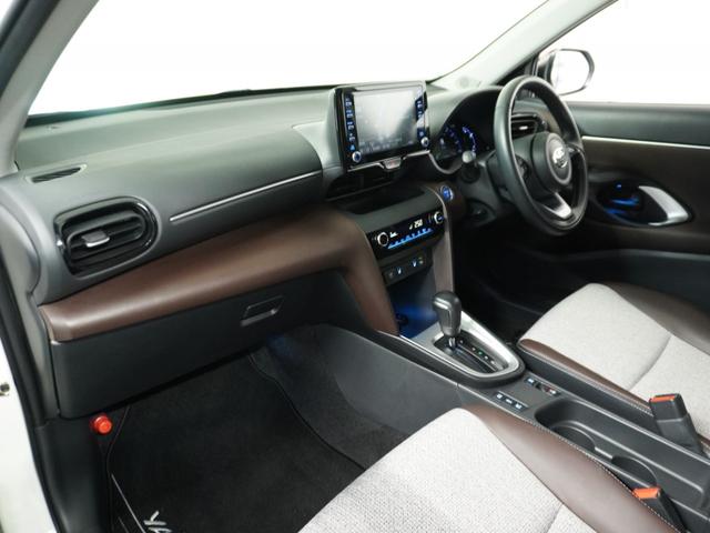 ヤリスクロス ハイブリッドＺ　ナビ　全周囲カメラ　ＢＴ接続　ＥＴＣ　クルコン　　ブラインドスポットモニター　液晶メーター　インテリア内装ブラウン　サイドバイザー　合皮コンビブラウンシート　ウインカーミラー　運転席パワーシート（35枚目）