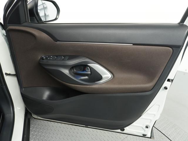 ヤリスクロス ハイブリッドＺ　ナビ　全周囲カメラ　ＢＴ接続　ＥＴＣ　クルコン　　ブラインドスポットモニター　液晶メーター　インテリア内装ブラウン　サイドバイザー　合皮コンビブラウンシート　ウインカーミラー　運転席パワーシート（49枚目）