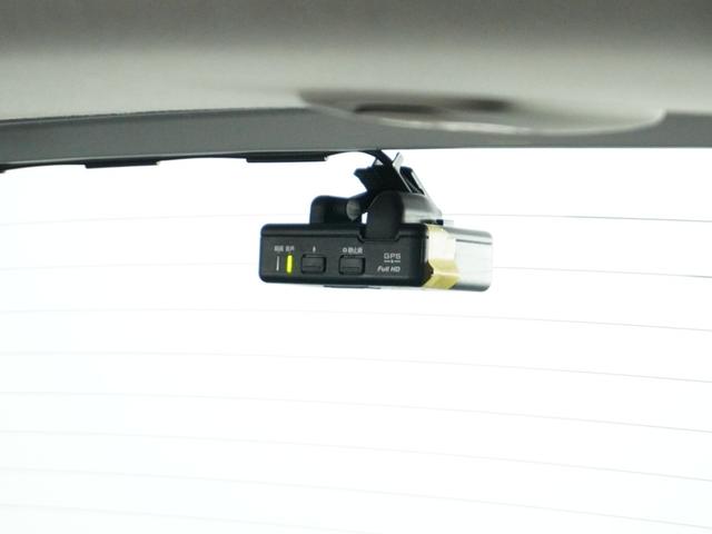 フィットハイブリッド Ｌホンダセンシング　１オ－ナ－　ナビ　Ｒカメ　Ｄレコ　ＥＴＣ　クルコン　ＢＴ　地デジ　サイドバイザー　合皮コンビシート　インテリア内装ブラック　サイドバイザー　モデューロアルミホイル　フロントグラデーションガラス（5枚目）