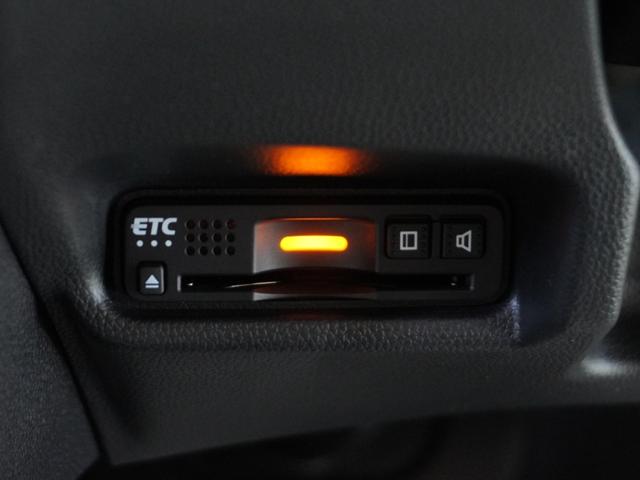 フィットハイブリッド Ｌホンダセンシング　１オ－ナ－　ナビ　Ｒカメ　Ｄレコ　ＥＴＣ　クルコン　ＢＴ　地デジ　サイドバイザー　合皮コンビシート　インテリア内装ブラック　サイドバイザー　モデューロアルミホイル　フロントグラデーションガラス（6枚目）