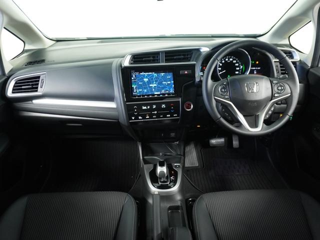 フィットハイブリッド Ｌホンダセンシング　１オ－ナ－　ナビ　Ｒカメ　Ｄレコ　ＥＴＣ　クルコン　ＢＴ　地デジ　サイドバイザー　合皮コンビシート　インテリア内装ブラック　サイドバイザー　モデューロアルミホイル　フロントグラデーションガラス（8枚目）