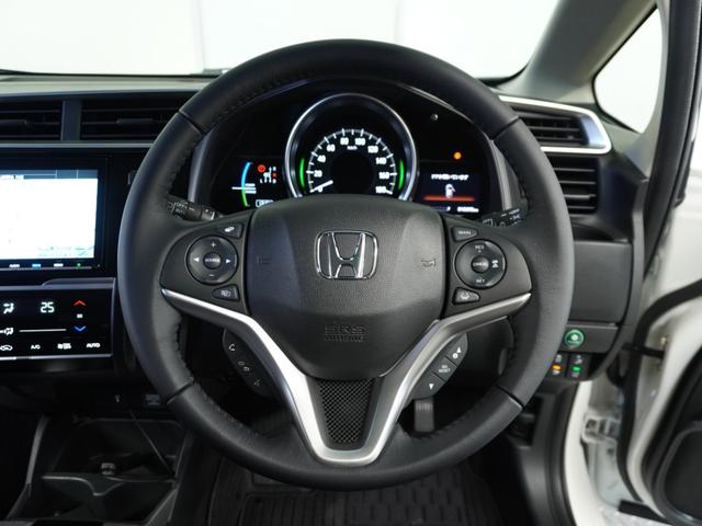 フィットハイブリッド Ｌホンダセンシング　１オ－ナ－　ナビ　Ｒカメ　Ｄレコ　ＥＴＣ　クルコン　ＢＴ　地デジ　サイドバイザー　合皮コンビシート　インテリア内装ブラック　サイドバイザー　モデューロアルミホイル　フロントグラデーションガラス（9枚目）