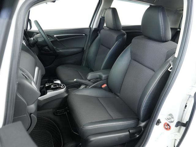 フィットハイブリッド Ｌホンダセンシング　１オ－ナ－　ナビ　Ｒカメ　Ｄレコ　ＥＴＣ　クルコン　ＢＴ　地デジ　サイドバイザー　合皮コンビシート　インテリア内装ブラック　サイドバイザー　モデューロアルミホイル　フロントグラデーションガラス（11枚目）