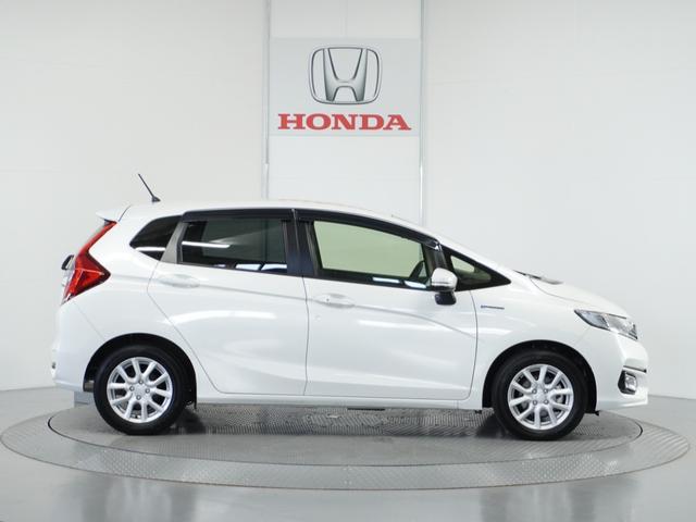 フィットハイブリッド Ｌホンダセンシング　１オ－ナ－　ナビ　Ｒカメ　Ｄレコ　ＥＴＣ　クルコン　ＢＴ　地デジ　サイドバイザー　合皮コンビシート　インテリア内装ブラック　サイドバイザー　モデューロアルミホイル　フロントグラデーションガラス（26枚目）