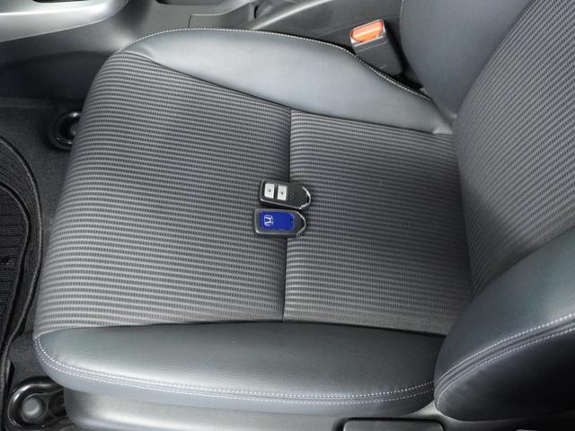 フィットハイブリッド Ｌホンダセンシング　１オ－ナ－　ナビ　Ｒカメ　Ｄレコ　ＥＴＣ　クルコン　ＢＴ　地デジ　サイドバイザー　合皮コンビシート　インテリア内装ブラック　サイドバイザー　モデューロアルミホイル　フロントグラデーションガラス（34枚目）