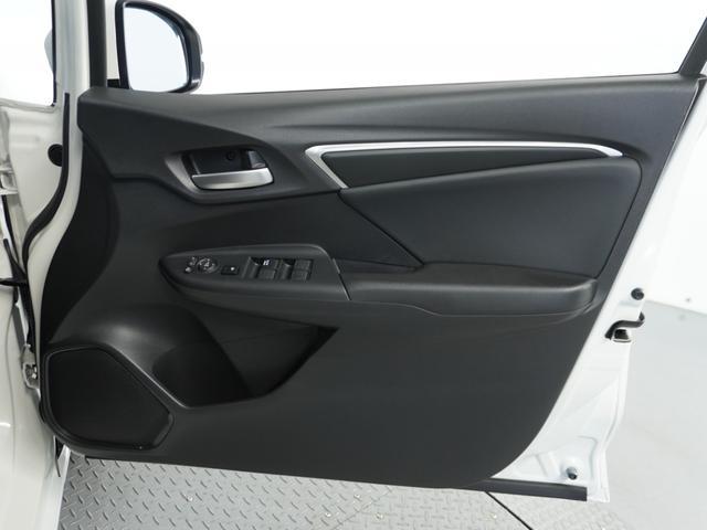 フィットハイブリッド Ｌホンダセンシング　１オ－ナ－　ナビ　Ｒカメ　Ｄレコ　ＥＴＣ　クルコン　ＢＴ　地デジ　サイドバイザー　合皮コンビシート　インテリア内装ブラック　サイドバイザー　モデューロアルミホイル　フロントグラデーションガラス（46枚目）