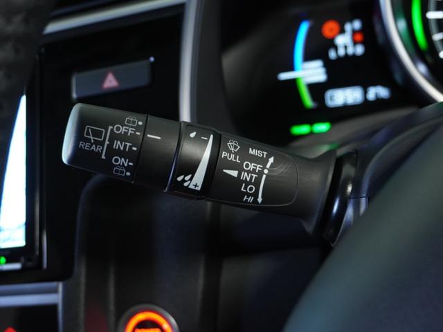 フィットハイブリッド Ｌホンダセンシング　１オ－ナ－　ナビ　Ｒカメ　Ｄレコ　ＥＴＣ　クルコン　ＢＴ　地デジ　サイドバイザー　合皮コンビシート　インテリア内装ブラック　サイドバイザー　モデューロアルミホイル　フロントグラデーションガラス（52枚目）