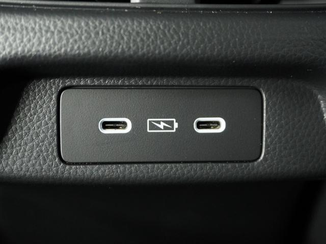 �X�}�[�g�t�H���̏[�d���ɂ��֗��Ȃt�r�a�d���\�P�b�g�����g���₷���ꏊ�ɑ�������Ă��܂��B