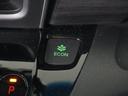 ◆ＥＣＯＮスイッチ（ＥＣＯＮモード）◆エンジンやエアコンといった、クルマ全体の動きを燃費優先で自動制御するＥＣＯＮモード。空調など快適性を優先したいときは、スイッチを押してＯＦＦにできます。