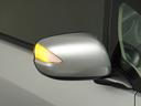 ◆ドアミラーウインカー◆ドアミラーにウインカーを装備しています。対向車に自身の進行方向を合図し安全に運転できます。