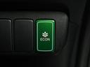 ◆ECONスイッチ(ECONモード)◆エンジンやエアコンといった、クルマ全体の動きを燃費優先で自動制御するECONモード。空調など快適性を優先したいときは、スイッチを押してOFFにできます。