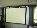 ◆スクリーンサンシェード◆リアドアにが装備されています。日差しを和らげ、プライバシーの保護にも役立ちます。後部座席にお子様を乗車させるときも、ゆっくりお昼寝できます♪