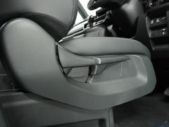 ◆シートハイトアジャスター◆運転席を上下に高さ調節ができます！運転ポジションを体格に合わせてシート調整できます。 6