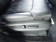 ◆電動シート装備◆シートポジションの調節が電動でできます。体格にあった細かな位置調整ができます！ 4