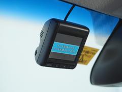 ◆ドライブレコーダー◆映像・音声などを記録する自動車用の装置です。もしもの事故の際の記録はもちろん、旅行の際の思い出としてドライブの映像を楽しむことができます。 2