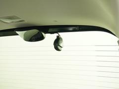 この車にはリアにもドライブレコーダーを装備しております◆映像・音声などを記録する自動車用の装置です。　もしもの事故の際の記録はもちろん、旅行の際の思い出としてドライブの映像を楽しむことができます。 5