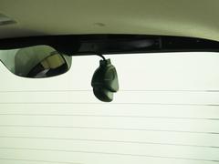 この車にはリアにもドライブレコーダーを装備しております◆映像・音声などを記録する自動車用の装置です。　もしもの事故の際の記録はもちろん、旅行の際の思い出としてドライブの映像を楽しむことができます。 5