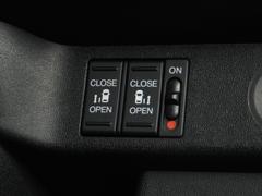 ��ξ¦��ư���饤�ɥɥ���������־�Ǥ���ߤ꤬�ڡ��������ͤ��٤μ֤˥ɥ������ƤƤ��ޤ����ۤ⤴�����ޤ��󡪾����ʤ�����Ϣ������⤳��ǰ¿��� 6