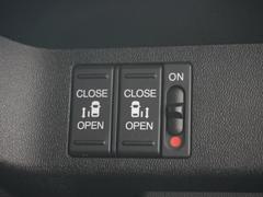 ��ξ¦��ư���饤�ɥɥ���������־�Ǥ���ߤ꤬�ڡ��������ͤ��٤μ֤˥ɥ������ƤƤ��ޤ����ۤ⤴�����ޤ��󡪾����ʤ�����Ϣ������⤳��ǰ¿��� 5