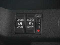 ��ξ¦��ư���饤�ɥɥ���������־�Ǥ���ߤ꤬�ڡ��������ͤ��٤μ֤˥ɥ������ƤƤ��ޤ����ۤ⤴�����ޤ��󡪾����ʤ�����Ϣ������⤳��ǰ¿��� 6