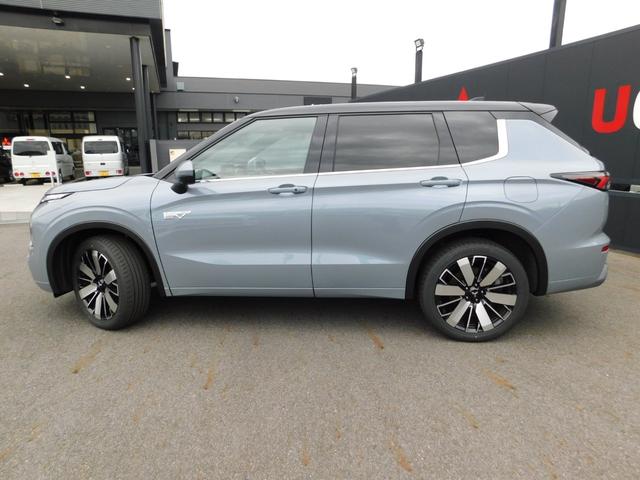 アウトランダーＰＨＥＶ Ｐエグゼクティブパッケージ　セミアニリンレザーシート（ブリックブラウン色）　ダイナミックサウンドヤマハアルティメート（１２スピーカー　デュアルアンプ）　スマホ連携ナビ　マルチアラウンドモニター　デジタルルームミラー（10枚目）