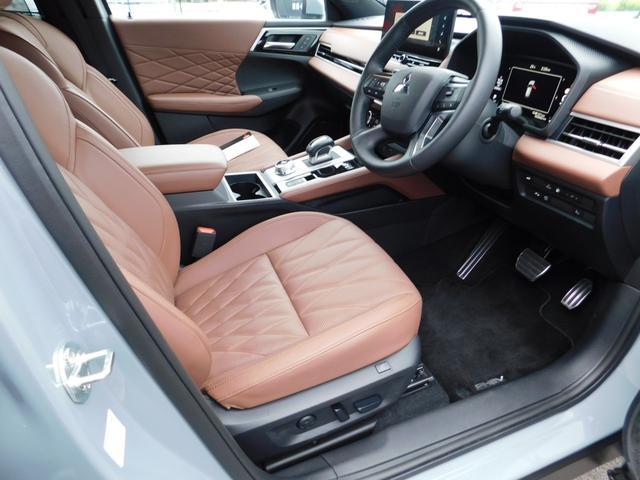 アウトランダーＰＨＥＶ Ｐエグゼクティブパッケージ　セミアニリンレザーシート（ブリックブラウン色）　ダイナミックサウンドヤマハアルティメート（１２スピーカー　デュアルアンプ）　スマホ連携ナビ　マルチアラウンドモニター　デジタルルームミラー（17枚目）