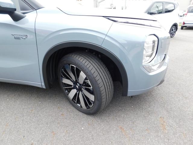 アウトランダーＰＨＥＶ Ｐエグゼクティブパッケージ　セミアニリンレザーシート（ブリックブラウン色）　ダイナミックサウンドヤマハアルティメート（１２スピーカー　デュアルアンプ）　スマホ連携ナビ　マルチアラウンドモニター　デジタルルームミラー（28枚目）