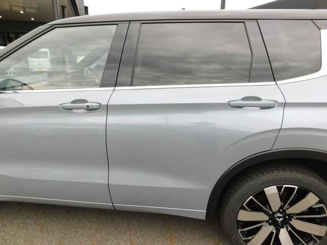 アウトランダーＰＨＥＶ Ｐエグゼクティブパッケージ　セミアニリンレザーシート（ブリックブラウン色）　ダイナミックサウンドヤマハアルティメート（１２スピーカー　デュアルアンプ）　スマホ連携ナビ　マルチアラウンドモニター　デジタルルームミラー（35枚目）