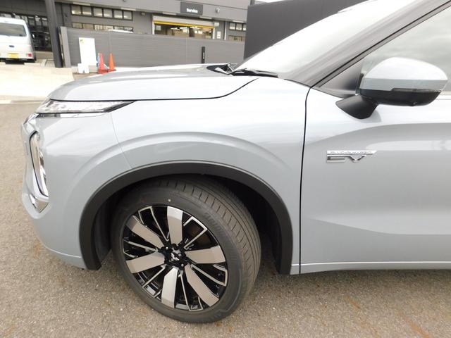 アウトランダーＰＨＥＶ Ｐエグゼクティブパッケージ　セミアニリンレザーシート（ブリックブラウン色）　ダイナミックサウンドヤマハアルティメート（１２スピーカー　デュアルアンプ）　スマホ連携ナビ　マルチアラウンドモニター　デジタルルームミラー（36枚目）