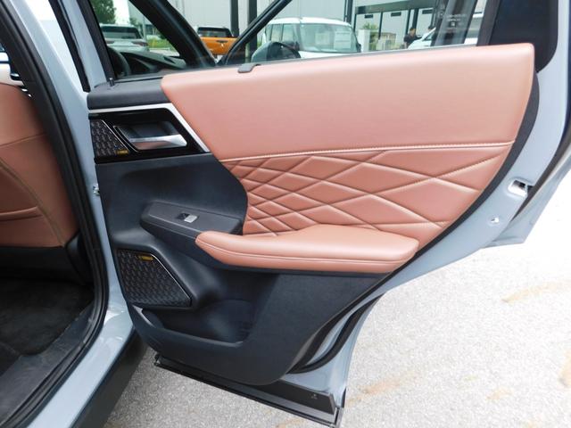 アウトランダーＰＨＥＶ Ｐエグゼクティブパッケージ　セミアニリンレザーシート（ブリックブラウン色）　ダイナミックサウンドヤマハアルティメート（１２スピーカー　デュアルアンプ）　スマホ連携ナビ　マルチアラウンドモニター　デジタルルームミラー（41枚目）