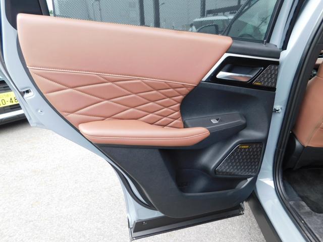 アウトランダーＰＨＥＶ Ｐエグゼクティブパッケージ　セミアニリンレザーシート（ブリックブラウン色）　ダイナミックサウンドヤマハアルティメート（１２スピーカー　デュアルアンプ）　スマホ連携ナビ　マルチアラウンドモニター　デジタルルームミラー（48枚目）