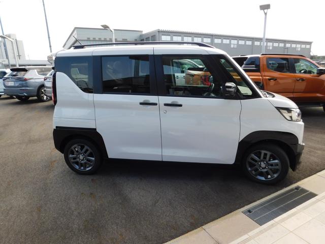 デリカミニ T プレミアム ターボエンジン 4WD 衝突被害軽減ブレーキ 踏み間違い防止 マイパイロット 9インチ純正ナビゲーション マルチアラウンドモニター フルセグテレビ シートヒーター 両側電動スライドドア 禁煙車(5枚目)