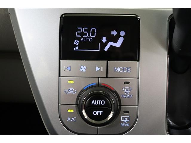 スッキリとしたデザインのエアコンパネルは操作性に優れたプッシュ式です。モニターはくっきりと視認性が良く、ボタンも大きめで操作しやすいですよ。