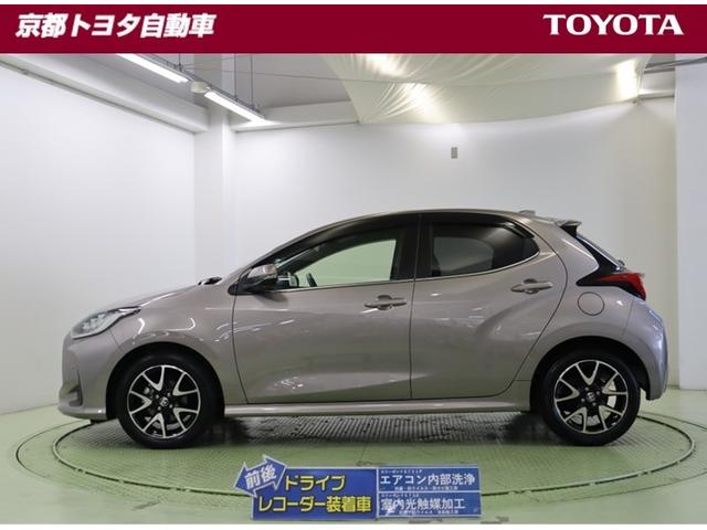 ヤリス Ｚ　サイドＳＲＳ　ＡＡＣ　バックモニタ　スマキー　横滑防止装置　キーフリー　アルミ　ＬＥＤランプ　パワーウインドウ　定期点検記録簿　助手席エアバック　クルコン　エアバッグ　パワーステアリング　ナビ　ＥＴＣ（2枚目）
