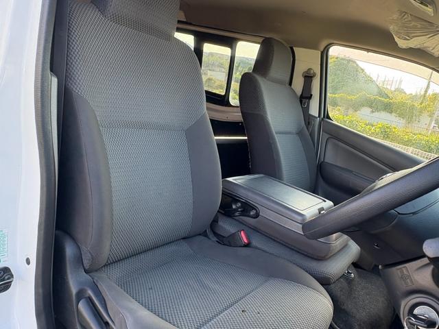 ＮＶ３５０キャラバンバン ロングＤＸターボ　４ＡＴ　衝突軽減ブレーキ　横滑り防止　純正ナビ　フルセグ　Ｂｌｕｅｔｏｏｔｈ接続可　ラジオ　バックカメラ　マニュアルエアコン　ＥＴＣ　前席パワーウィンドウ　純正キーレス（21枚目）