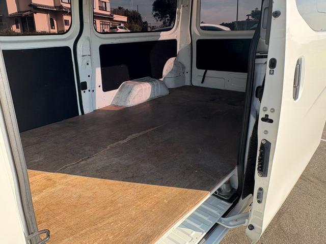 ＮＶ３５０キャラバンバン ロングＤＸターボ　４ＡＴ　衝突軽減ブレーキ　横滑り防止　純正ナビ　フルセグ　Ｂｌｕｅｔｏｏｔｈ接続可　ラジオ　バックカメラ　マニュアルエアコン　ＥＴＣ　前席パワーウィンドウ　純正キーレス（23枚目）