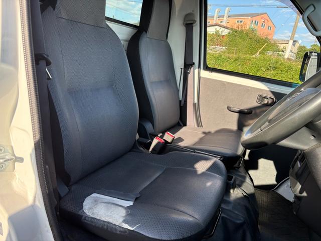 ハイゼットカーゴ  セパレート2シーターSAIII 4AT 衝突軽減ブレーキ 横滑り防止 アイドリングストップ ETC マニュアルエアコン 純正キー(24枚目)