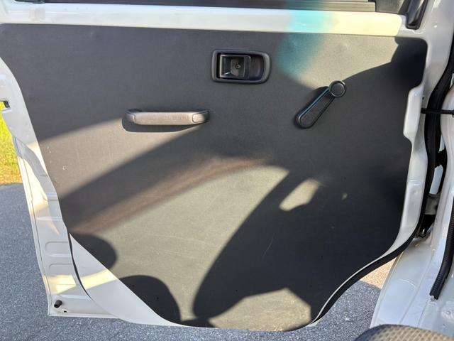 ハイゼットカーゴ  セパレート2シーターSAIII 4AT 衝突軽減ブレーキ 横滑り防止 アイドリングストップ ETC マニュアルエアコン 純正キー(42枚目)