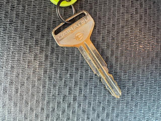 ハイゼットカーゴ  セパレート2シーターSAIII 4AT 衝突軽減ブレーキ 横滑り防止 アイドリングストップ ETC マニュアルエアコン 純正キー(43枚目)