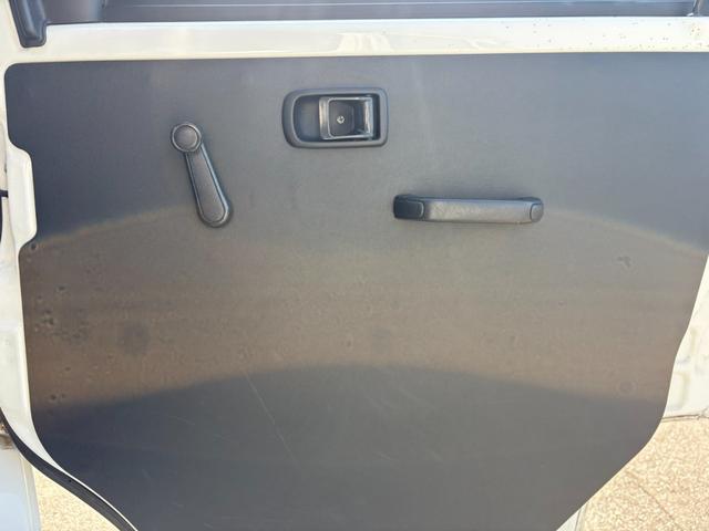 ハイゼットカーゴ  セパレート2シータ-SAIIIハイルーフ 4AT 衝突軽減ブレーキ 横滑り防止 アイドリングストップ ETC 純正ラジオ マニュアルエアコン キー(39枚目)