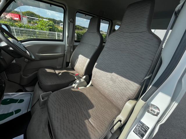 【運転席＆助手席】広々ゆったり！長距離運転をする際は疲れの軽減ができ快適に運転できますね☆快適なドライブをお楽しみ下さい♪