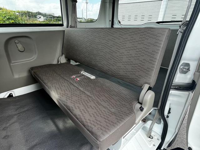 【リヤシート】リヤシートは、シートの座面を考慮し、適度なホールド感を持たせ、ゆとりある着座姿勢を保てる様、工夫した構造になっております♪