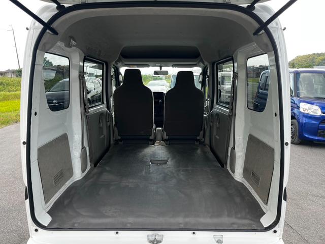 【トランク】収納スペースも十分にございます。２列目を倒してゴルフバックや長尺物を積み込むなど使い方は様々。日常・レジャーと活躍いたします。