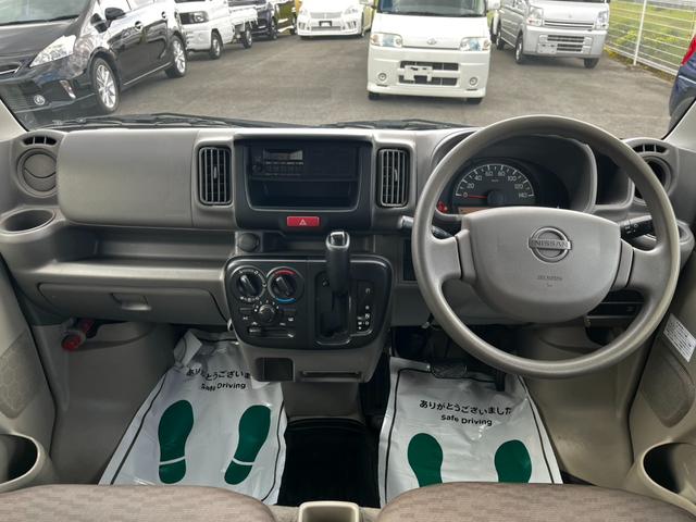 【インパネ周り】視界がよく運転しやすい設計となっております。インパネ周りもすっきりと洗練されたデザインで高級感が溢れています。日々のドライブを飽きさせません。