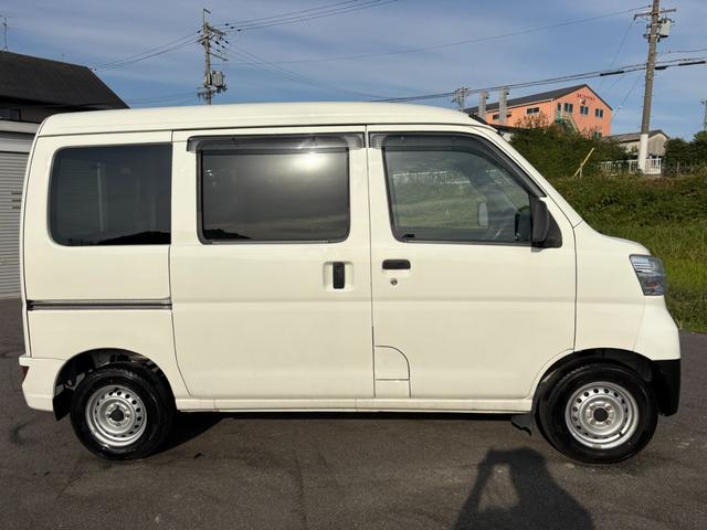 ハイゼットカーゴ ＤＸ　ＳＡＩＩＩ　４ＡＴ　衝突軽減ブレーキ　横滑り防止　アイドリングストップ　純正ラジオ　前後ドラレコ　マニュアルエアコン　前席パワーウィンドウ　純正キーレス（5枚目）