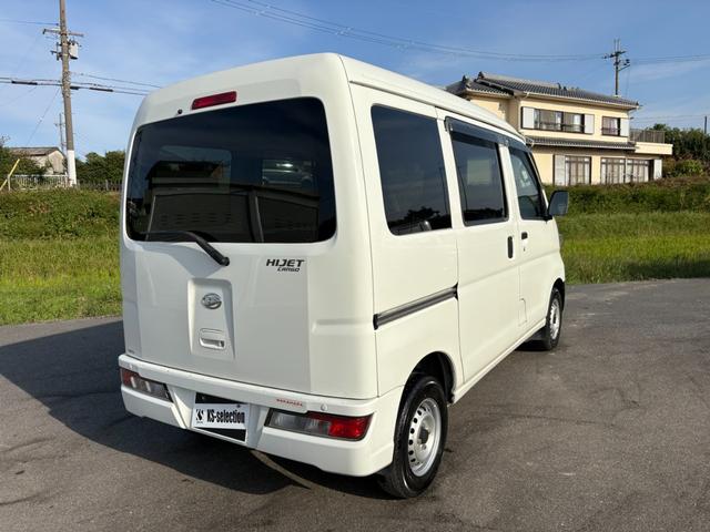 ハイゼットカーゴ ＤＸ　ＳＡＩＩＩ　４ＡＴ　衝突軽減ブレーキ　横滑り防止　アイドリングストップ　純正ラジオ　前後ドラレコ　マニュアルエアコン　前席パワーウィンドウ　純正キーレス（6枚目）